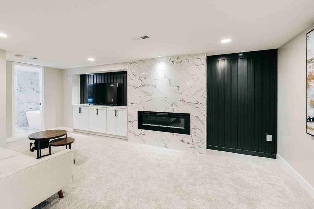 Beautiful Luxury Home Freshly Renovated With Big Yard, Seating & Grill Pad Cottage Grove المظهر الخارجي الصورة